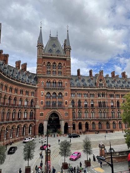 A photo of St Pancras Hotel in all its red brick gothicy glory